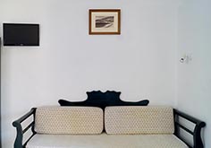 Chambre triple avec canapé